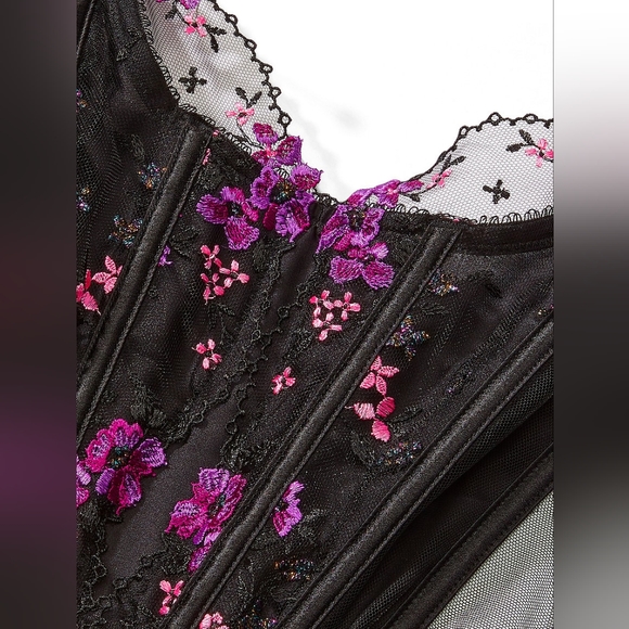 Very Sexy floral embroidery corset top - Picture 2 of 6